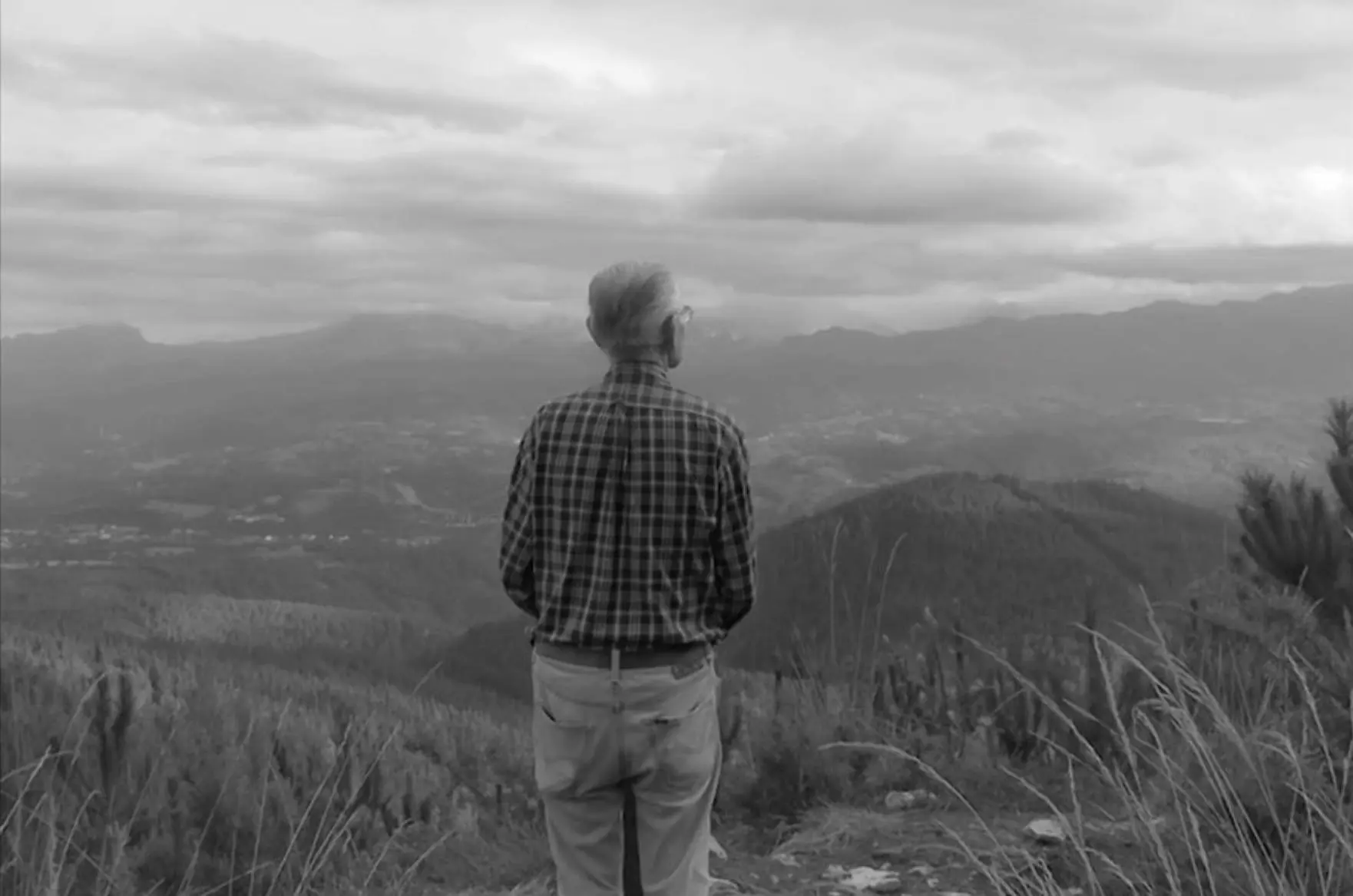 Fotograma de Hilos, de Tito Montero